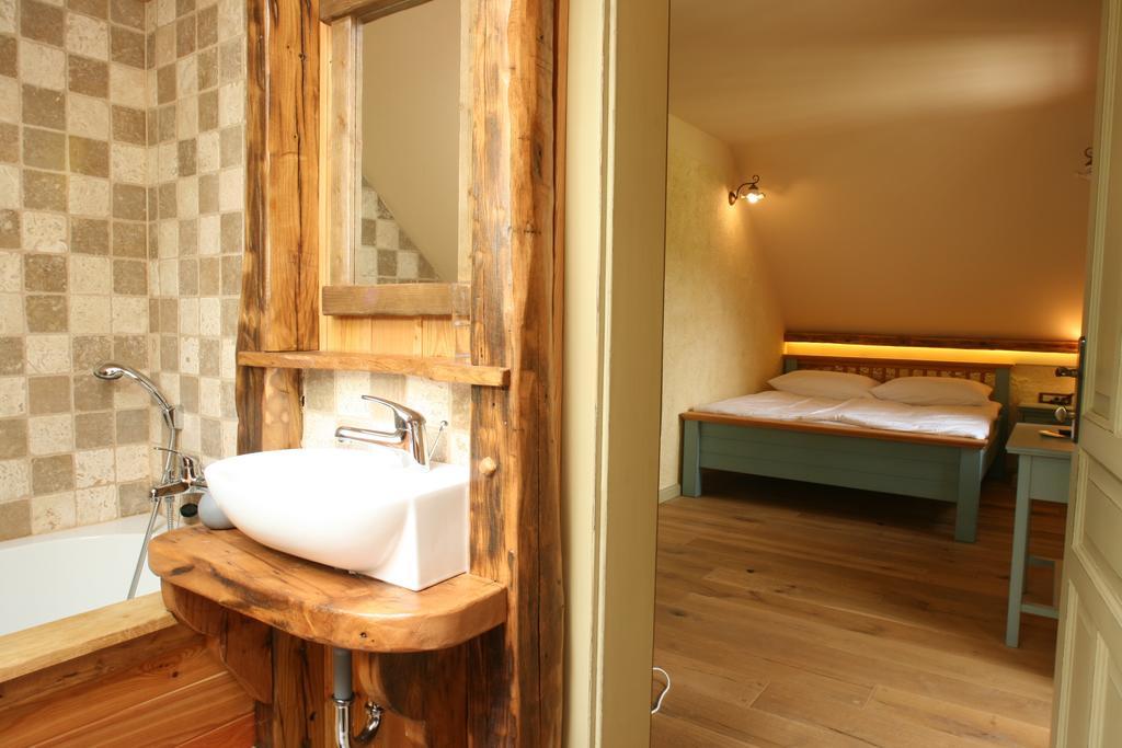 Villa Les With Hot Tub & Sauna Brežice Habitación foto