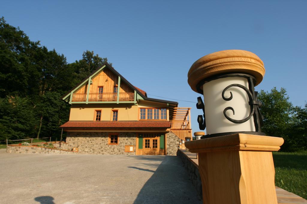 Villa Les With Hot Tub & Sauna Brežice Habitación foto